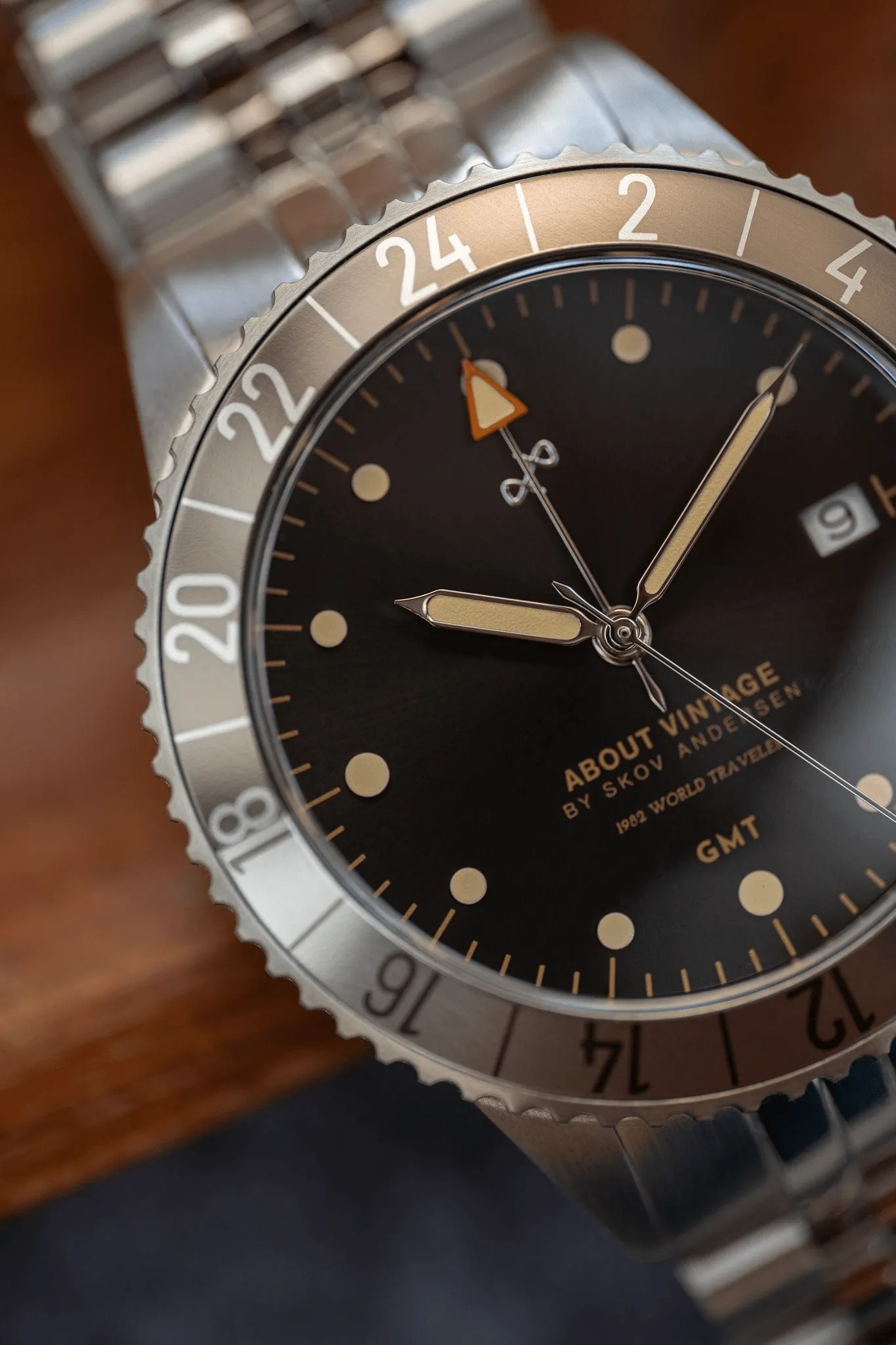 1982 GMT World Traveler, Steel / Dark Blue & Off White