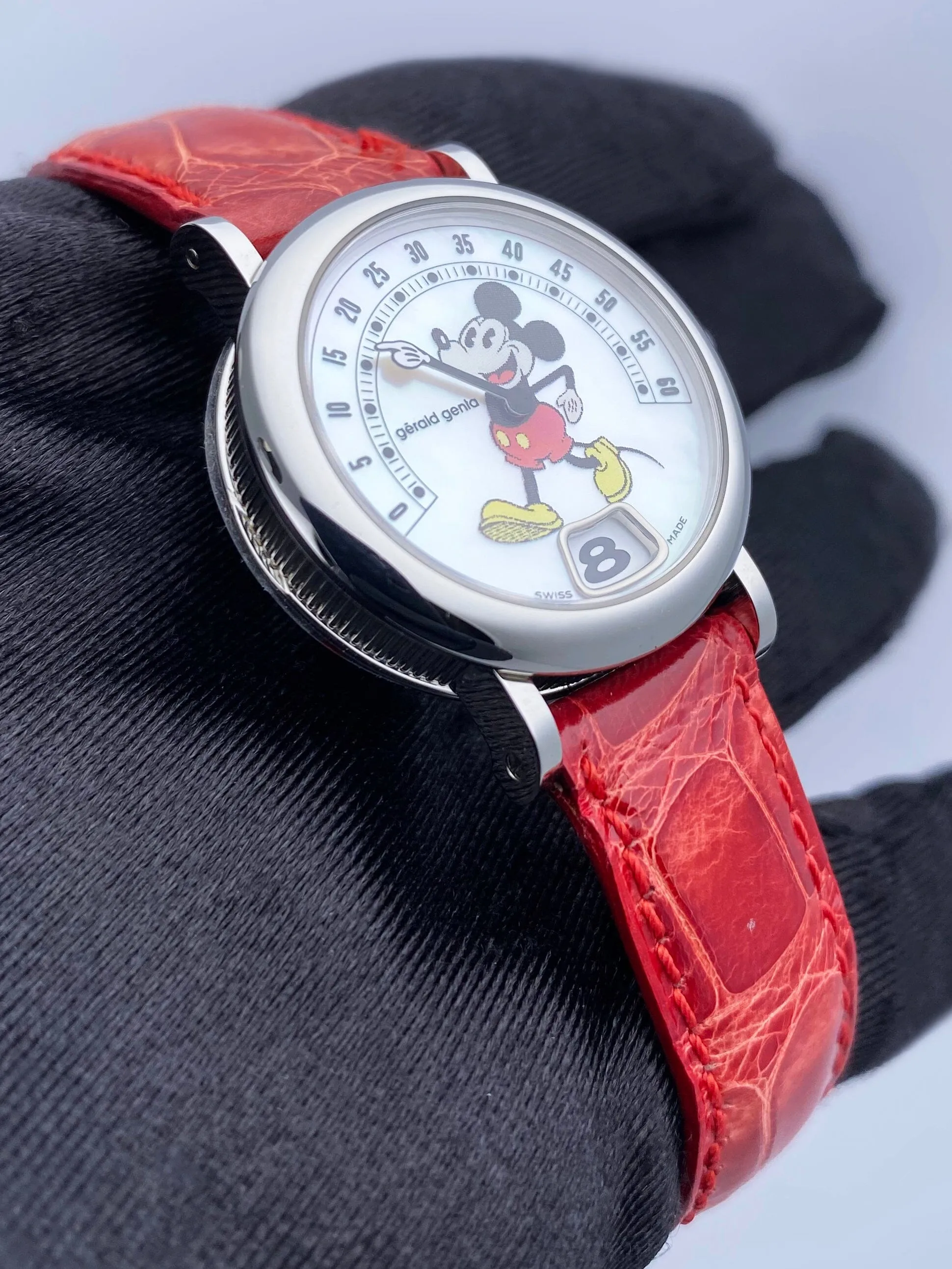 Gérald Genta Disney G.3622 Mickey Mouse MOP Dial Ladies Watch