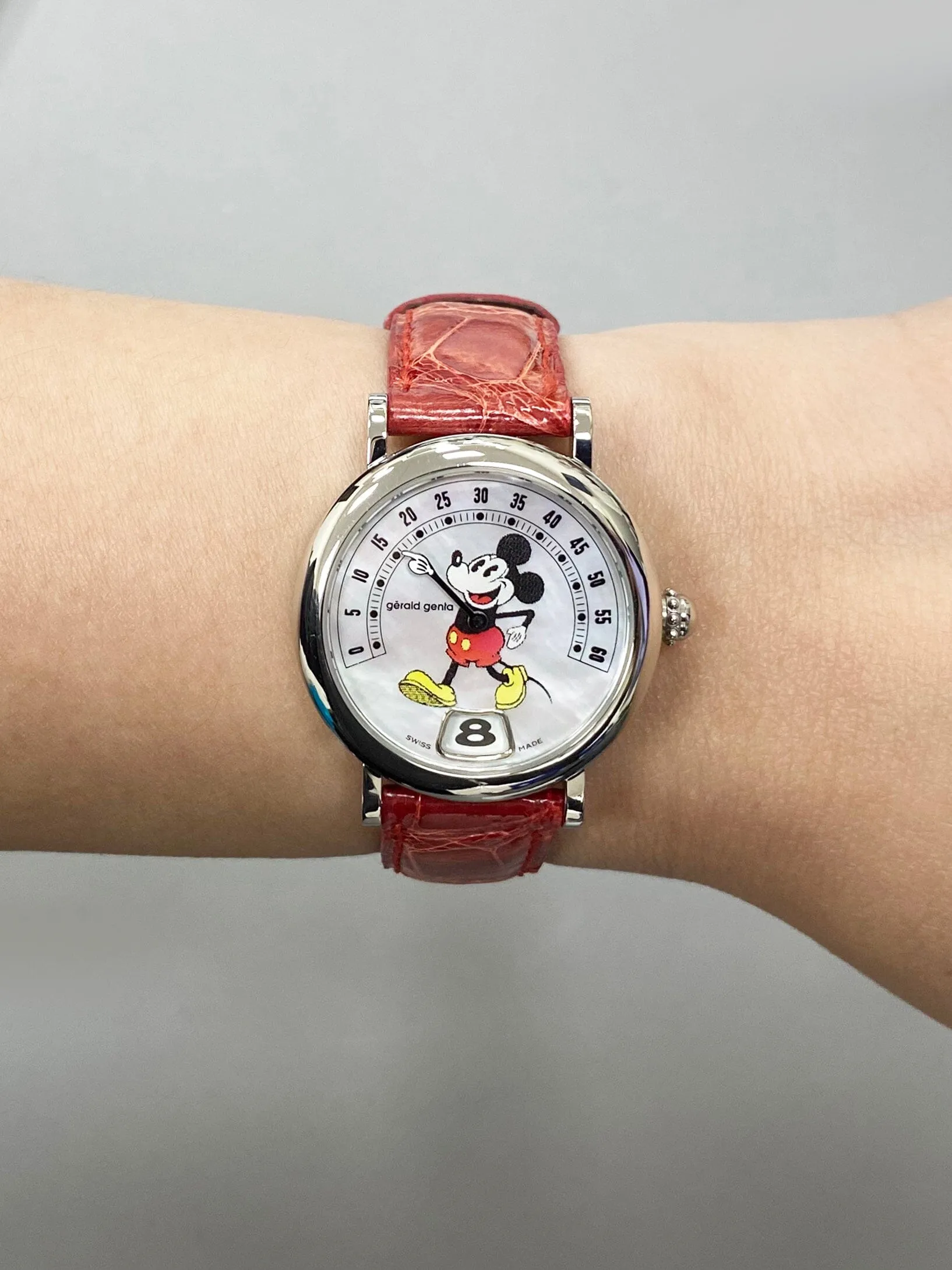 Gérald Genta Disney G.3622 Mickey Mouse MOP Dial Ladies Watch