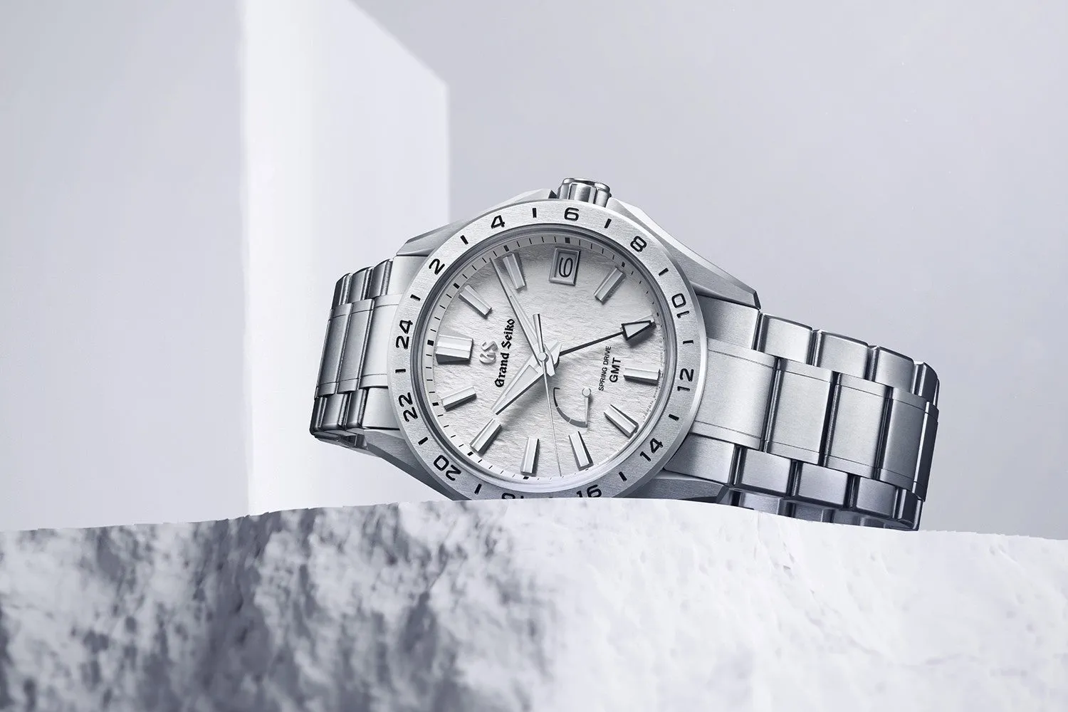 Grand Seiko Evolution 9 Collection 9R Titanium Spring Drive GMT "Morning Mist" SBGE285