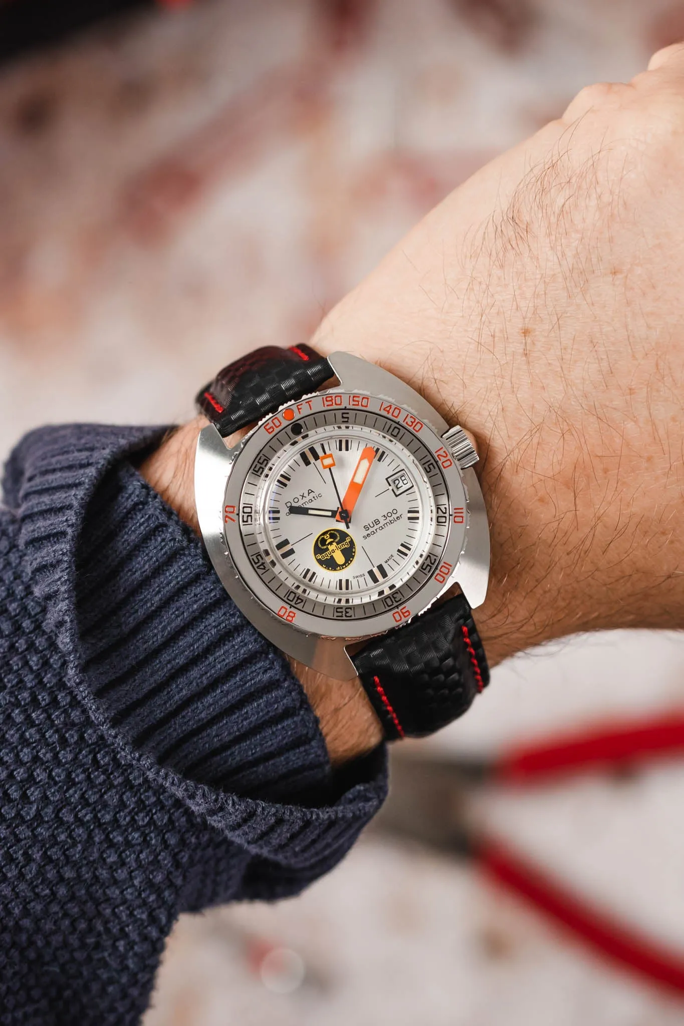 Hirsch CARBON Embossed Water-Resistant Leather Watch Strap in BLACK/RED