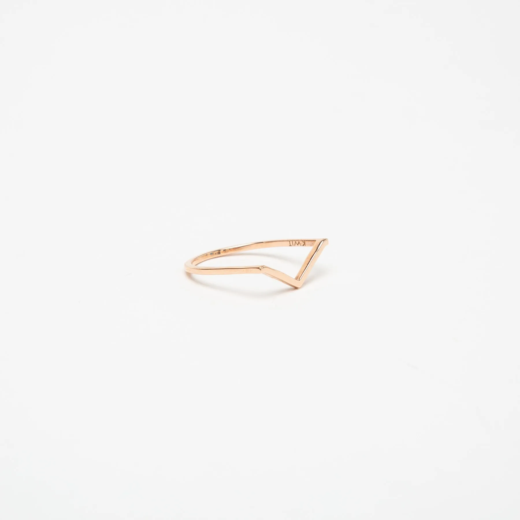 KWIT | 14K ROSE GOLD LETTER V RING