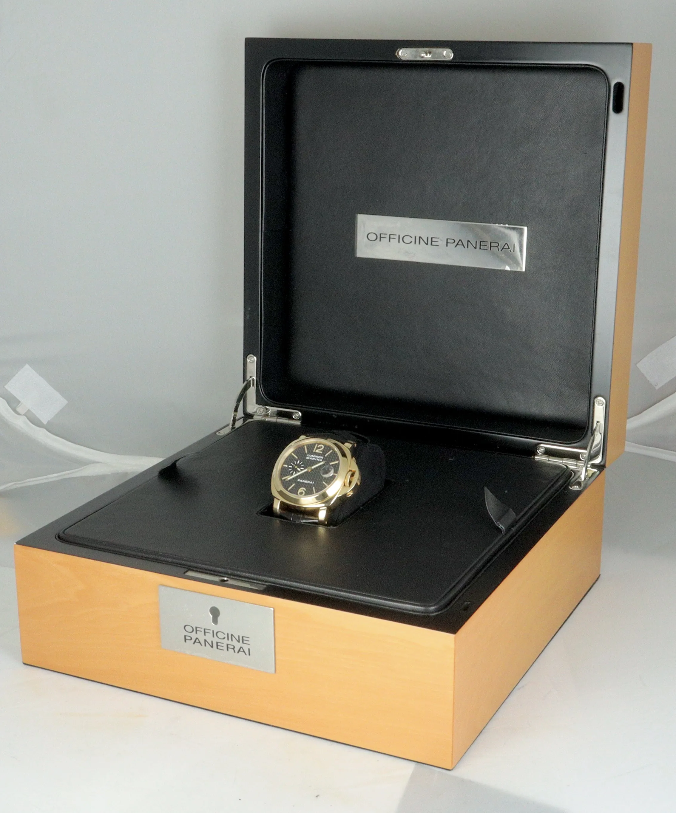 MINT Panerai Luminor Marina PAM 140 18K Yellow Gold Carbon Fiber 44mm PAM00140