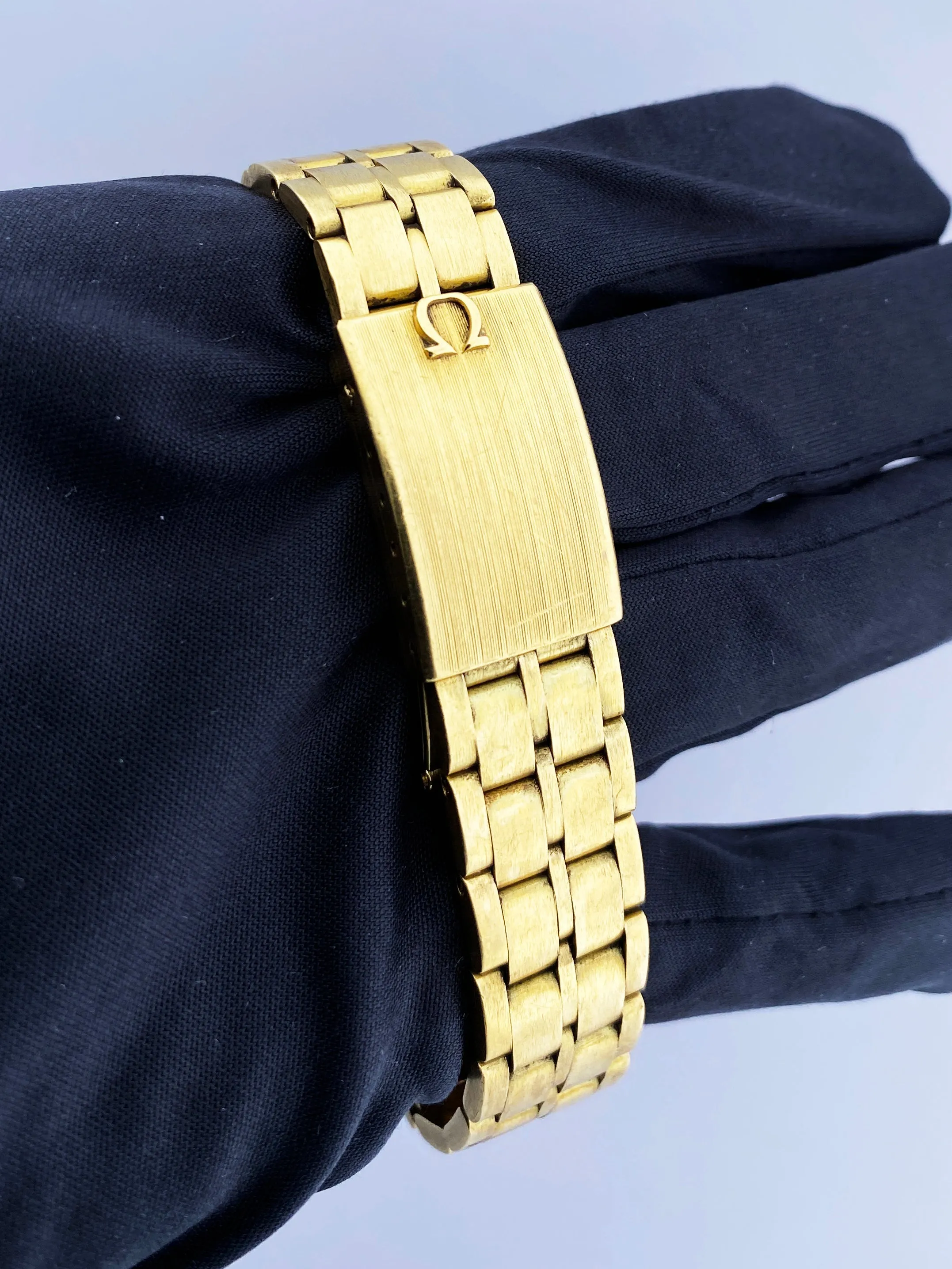 Omega Constellation Vintage 18K Yellow Gold Mens Watch