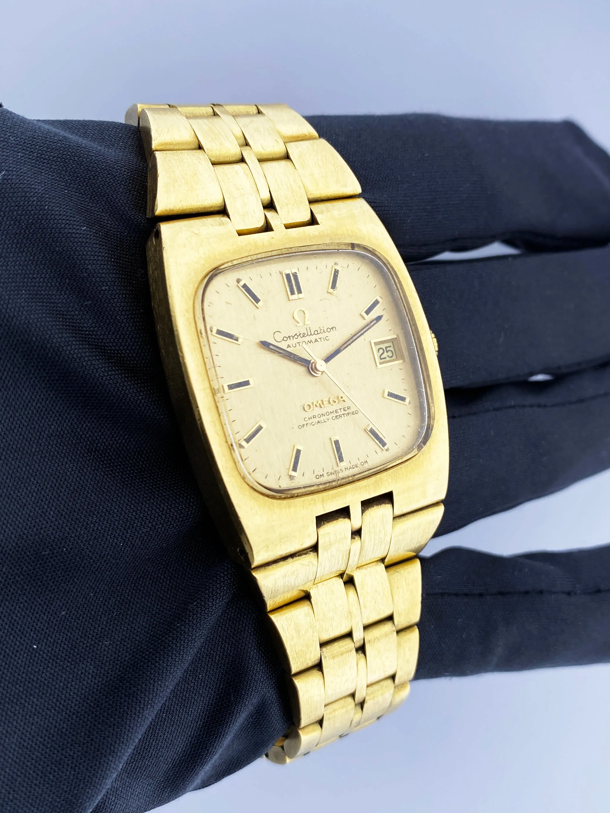 Omega Constellation Vintage 18K Yellow Gold Mens Watch
