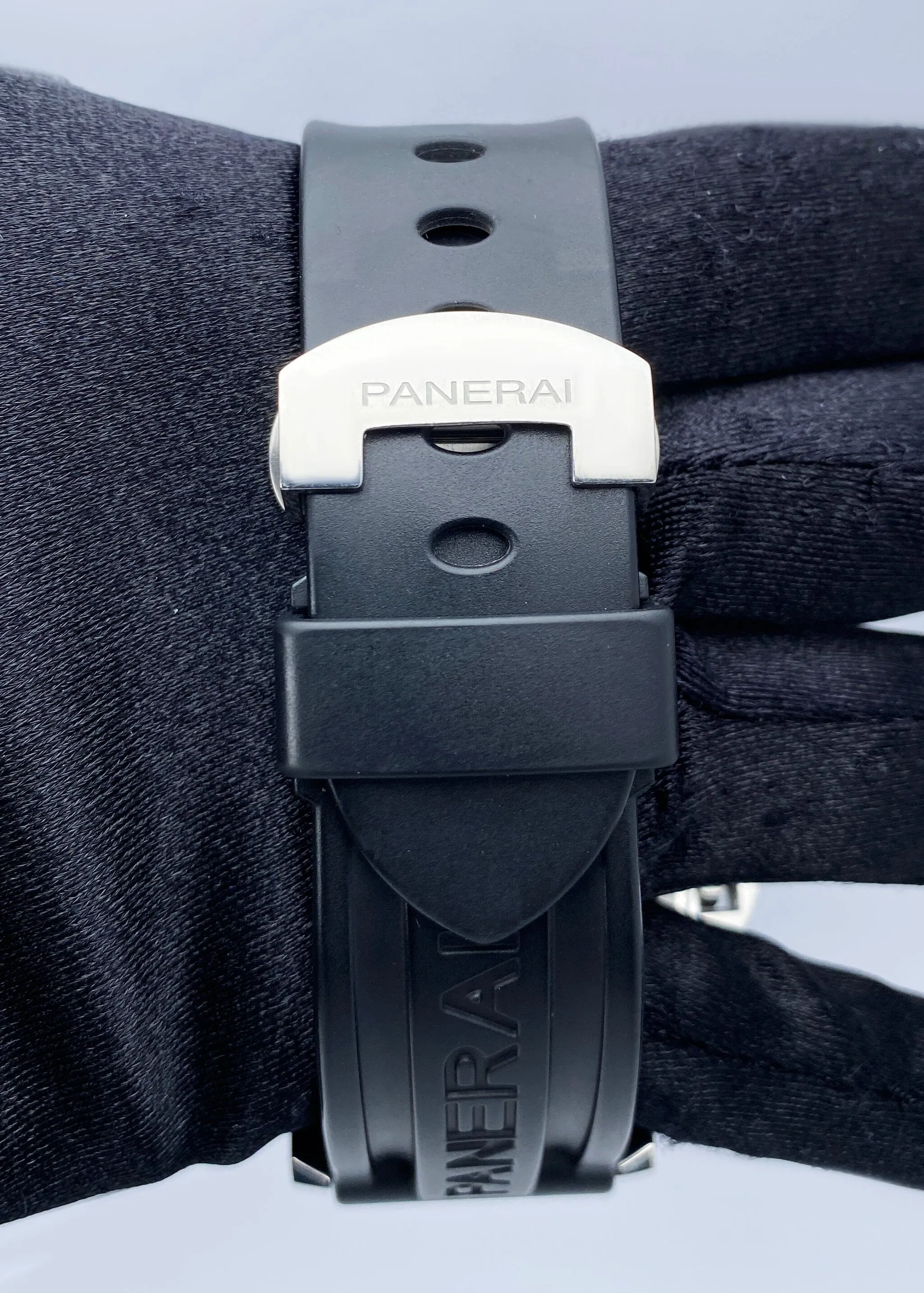Panerai Luminor Power Reserve PAM00090 Mens Watch Box Papers