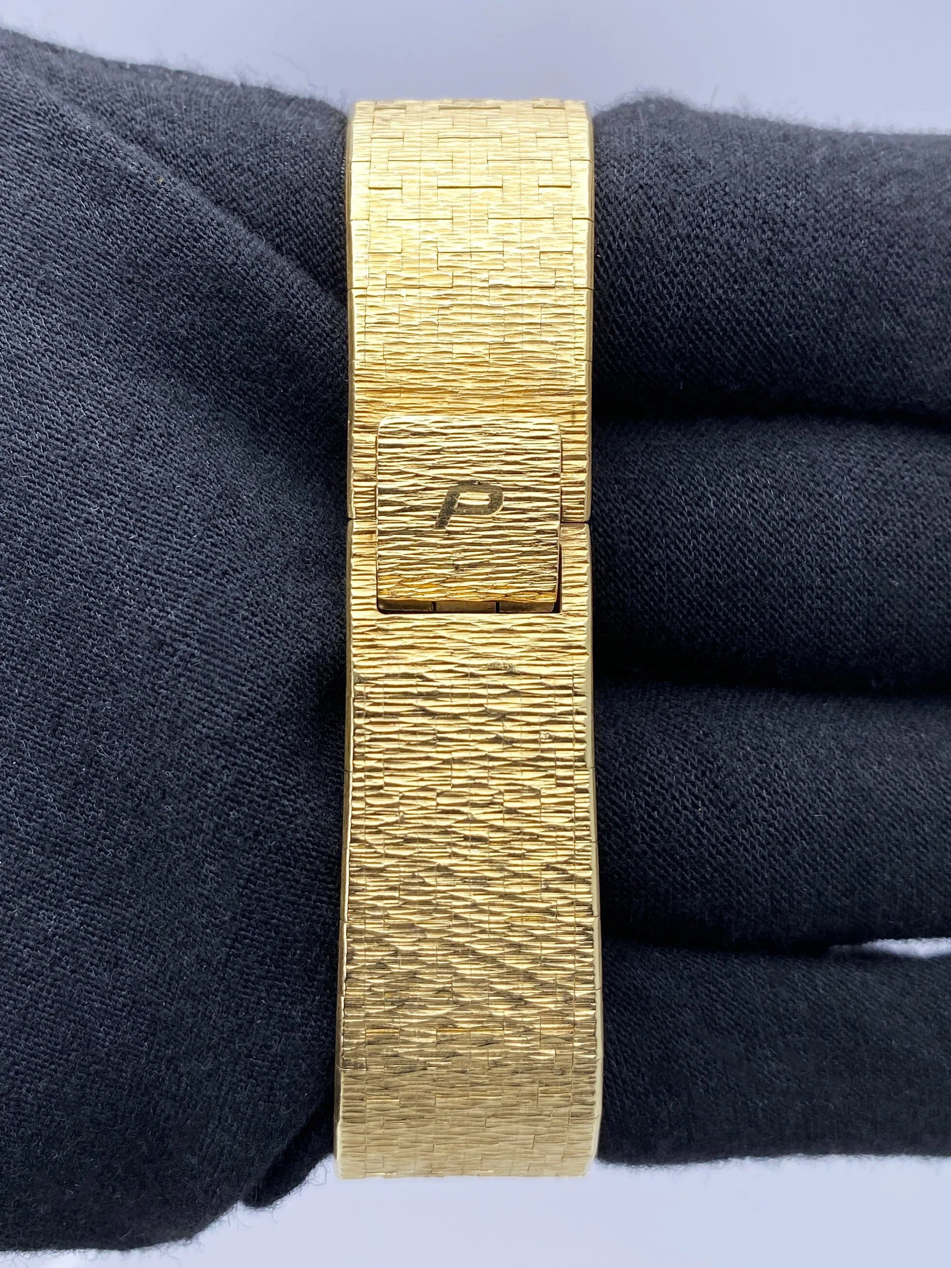 Piaget 9826A6 Diamond Nephrite Dial Ladies Watch