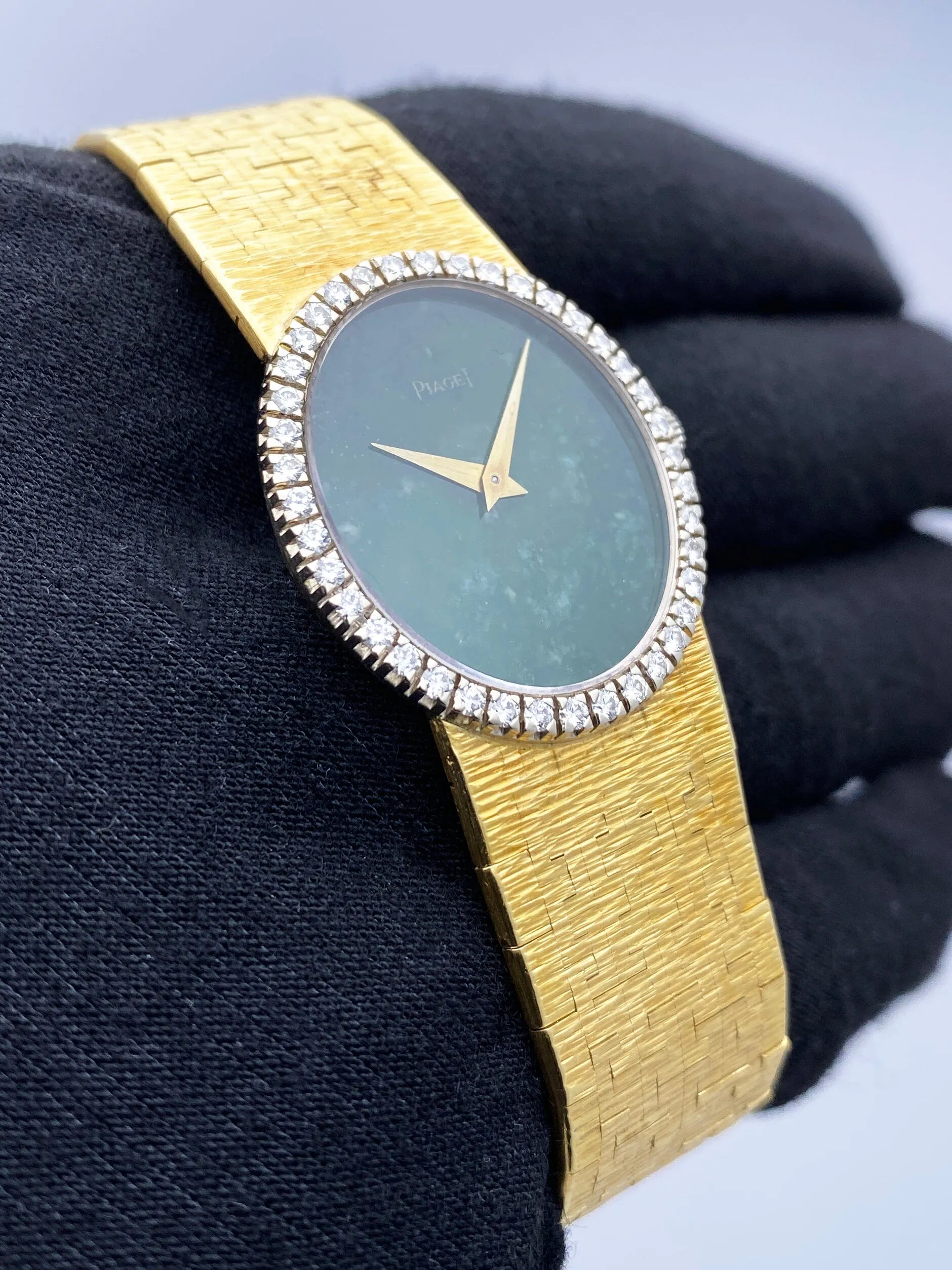 Piaget 9826A6 Diamond Nephrite Dial Ladies Watch