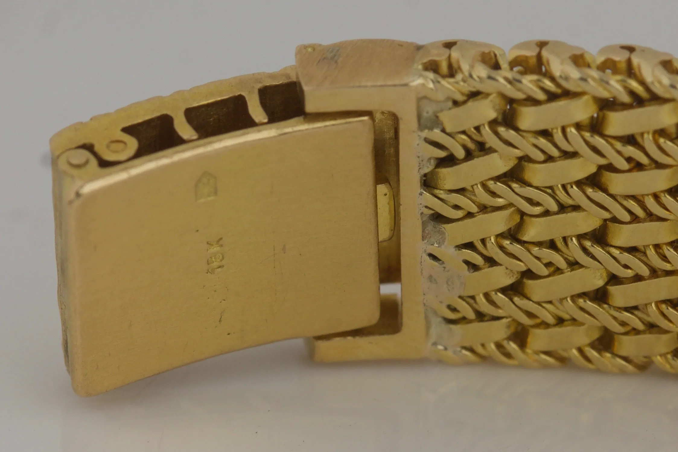RARE Ladies Cartier Bueche Girod 18K Yellow Gold 25mm Roman Numeral Mesh Watch