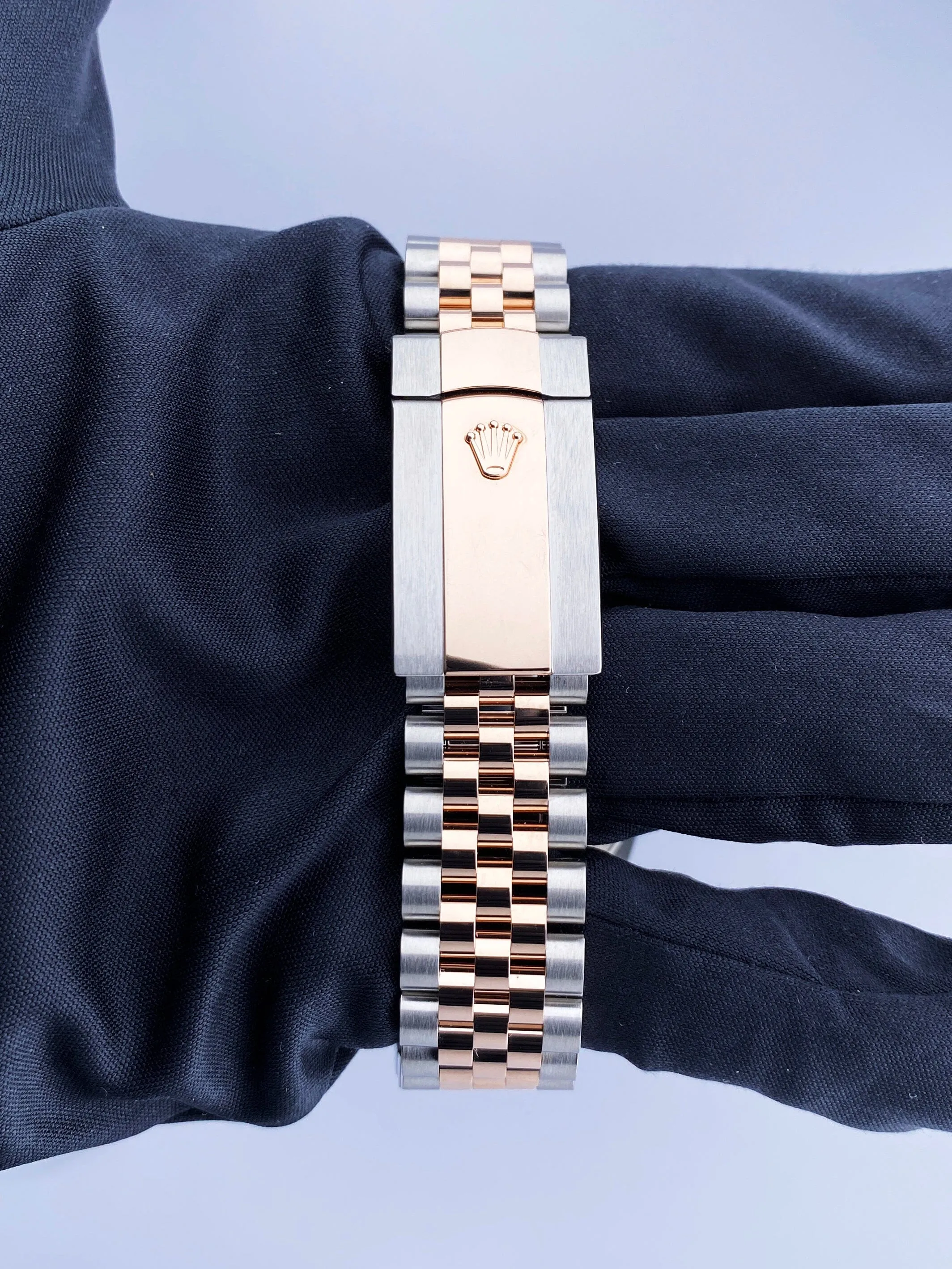 Rolex Datejust 41 126331 Sundust Dial Rose Gold Mens Watch Box Papers