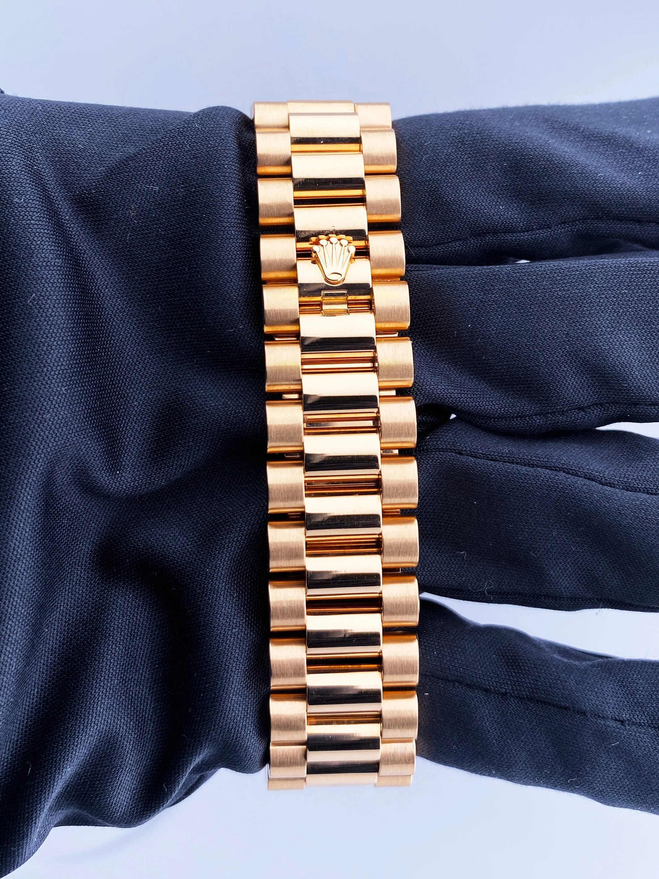 Rolex Day Date 118205 18K Rose Gold Mens Watch