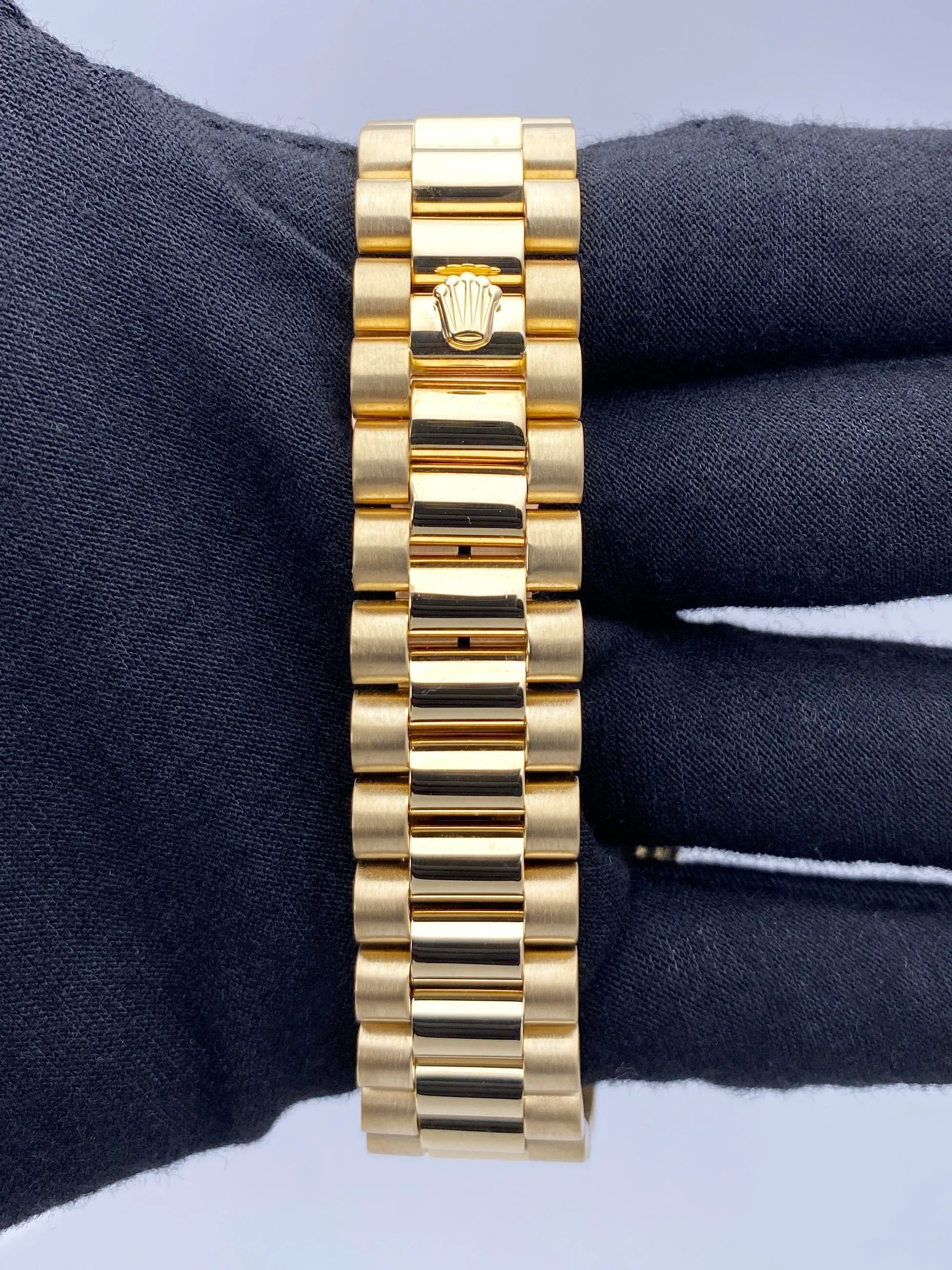 Rolex Day Date 18038 Champagne Tapestry Dial Mens Watch Box Papers