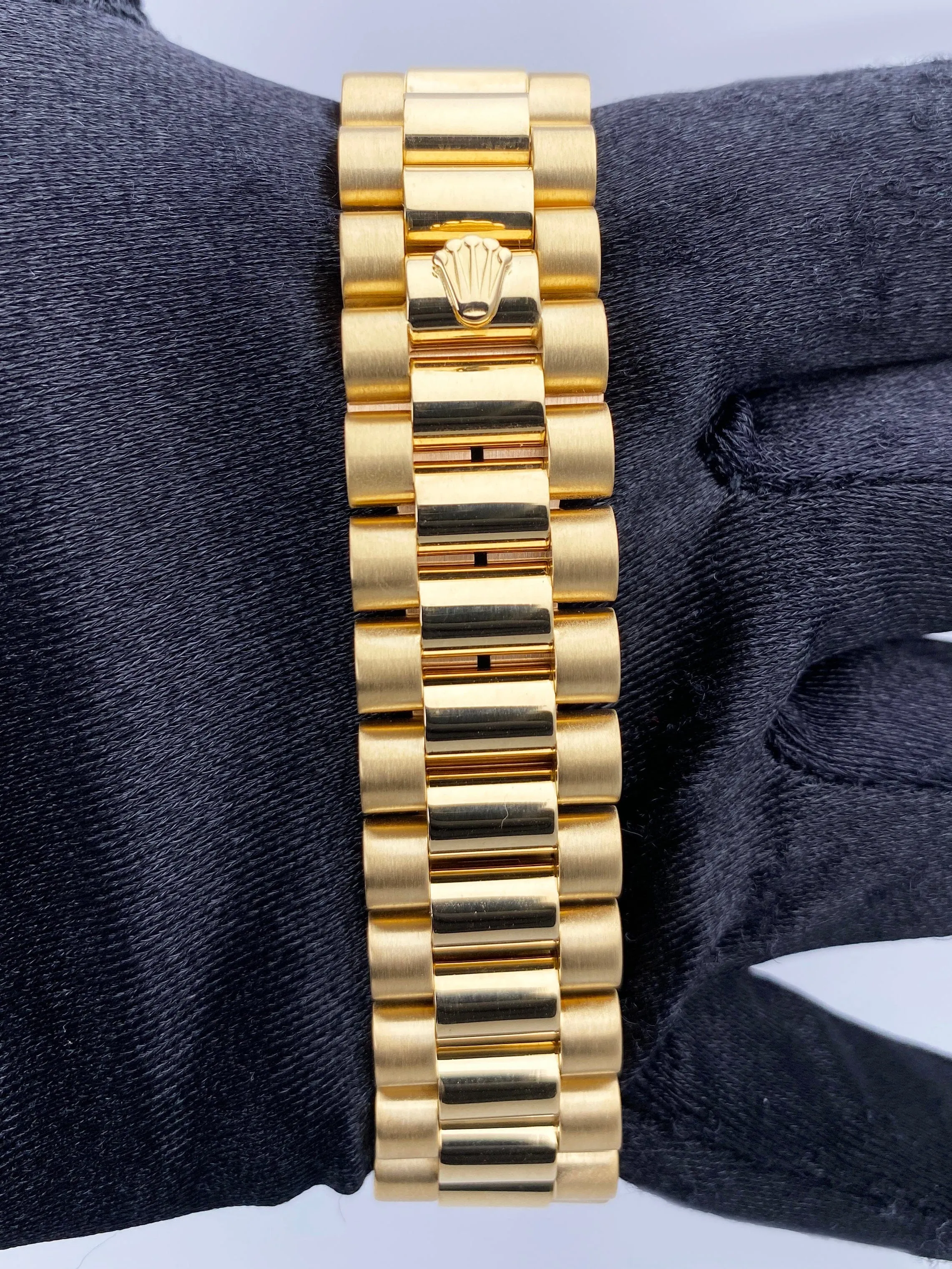 Rolex Day Date 18238 18K Yellow Gold Mens Watch