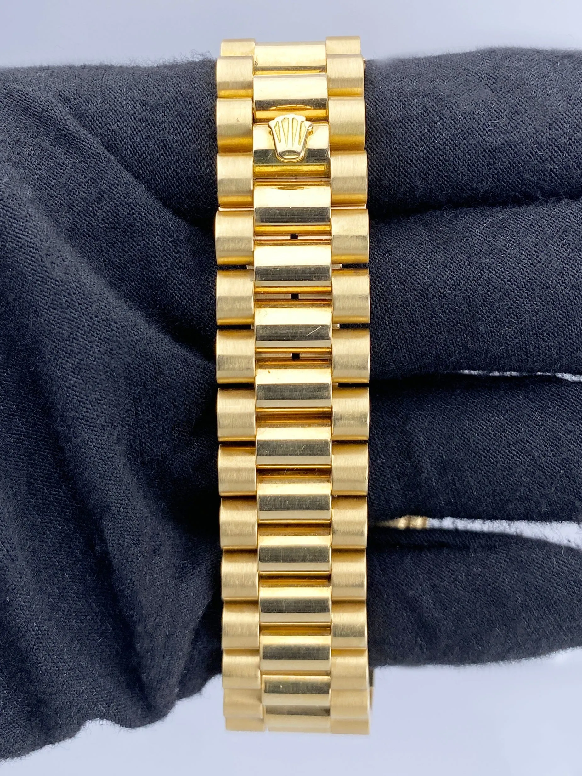 Rolex Day Date 18238 Emerald Diamond Dial Mens Watch