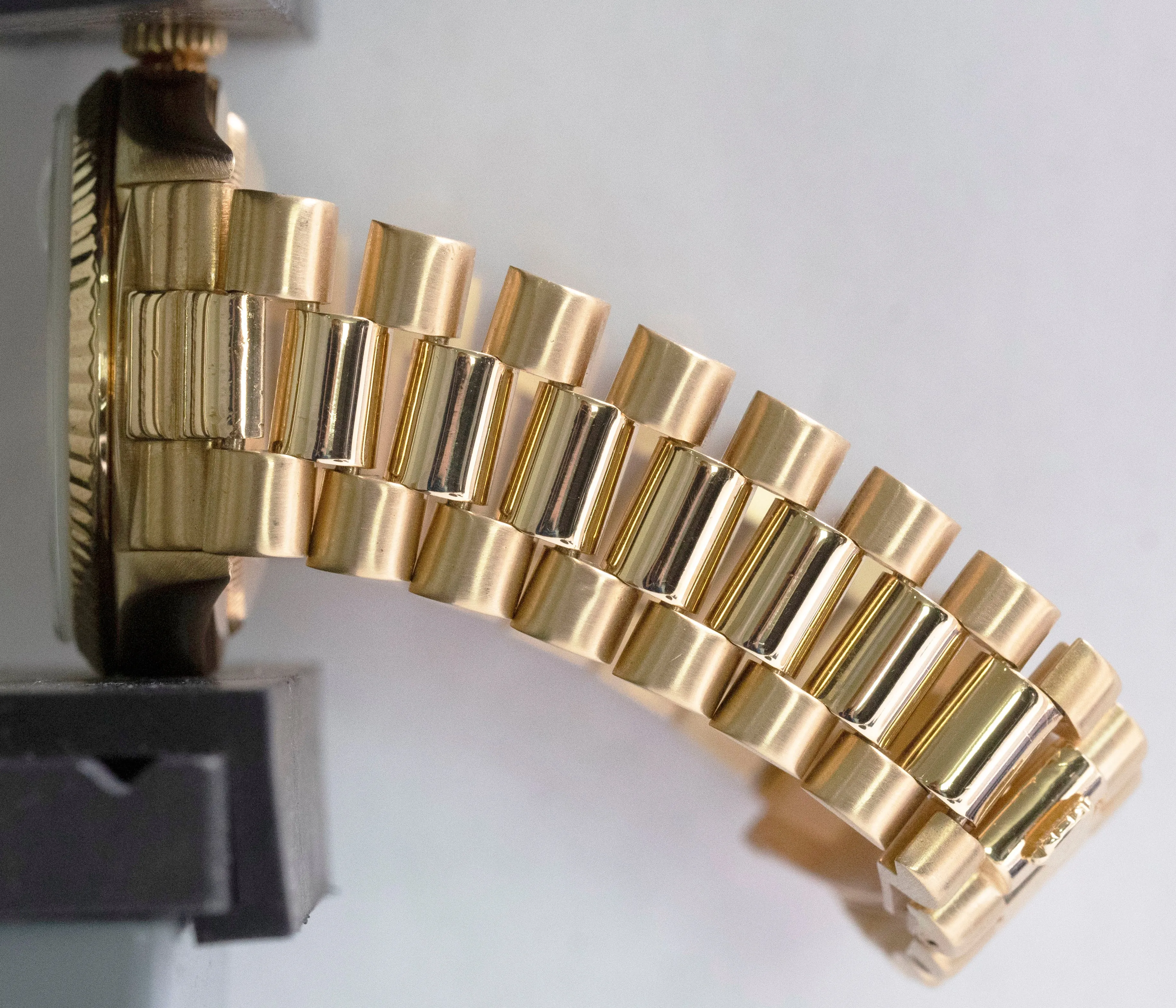 Rolex Day-Date President White Roman 18K Yellow Gold 36mm Fluted Watch 18238