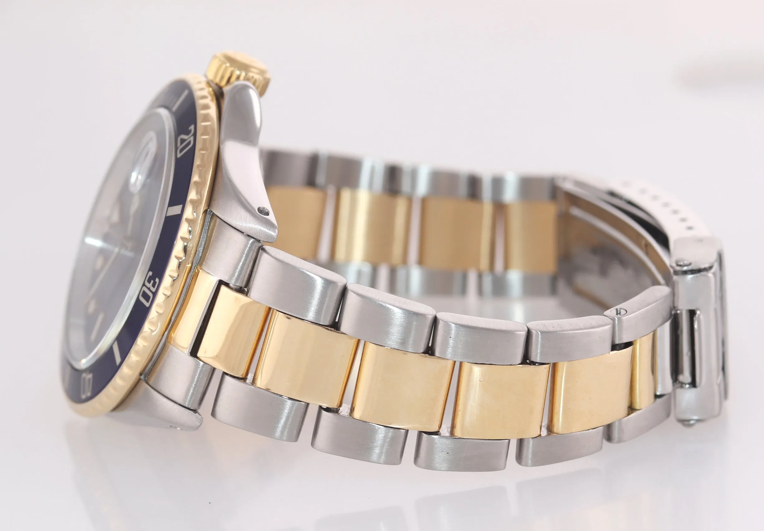 Rolex Submariner Date 16803 Yellow Gold Steel Two Tone Blue Watch Box