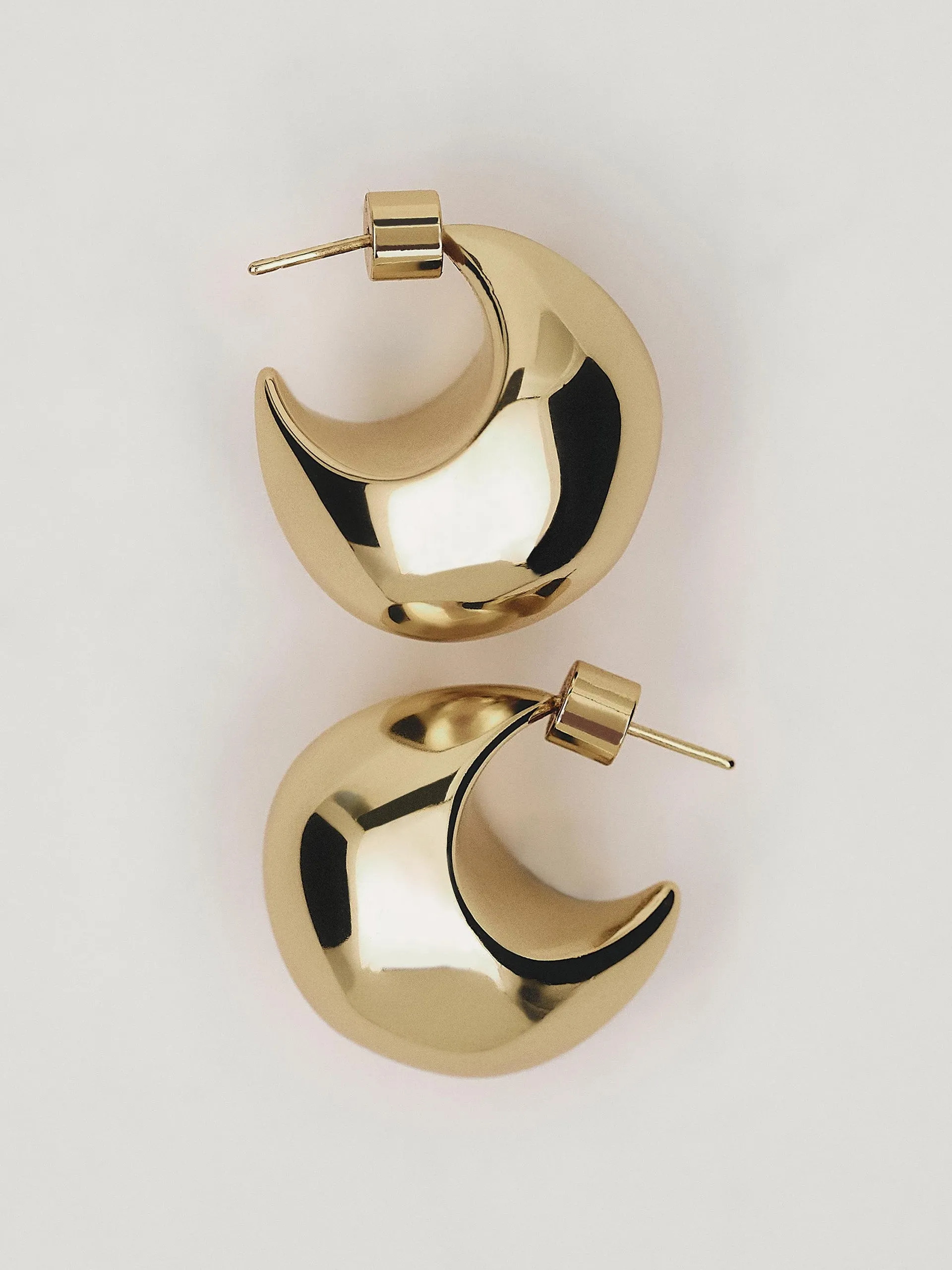Textured curved earrings