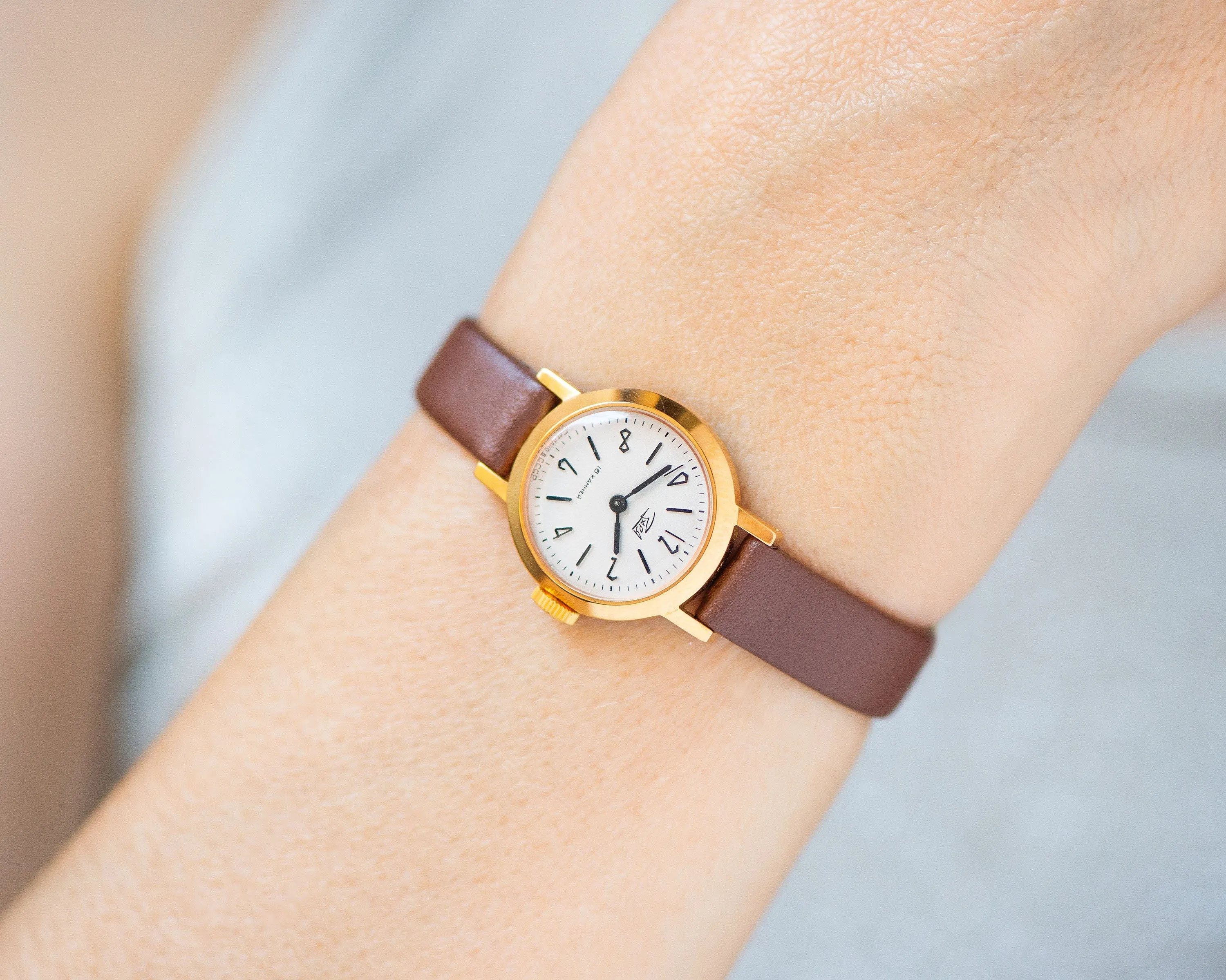 Unused women watch vintage classic Dawn, gold plated lady watch minimalist, shockproof lady watch jewelry gift, new premium leather strap