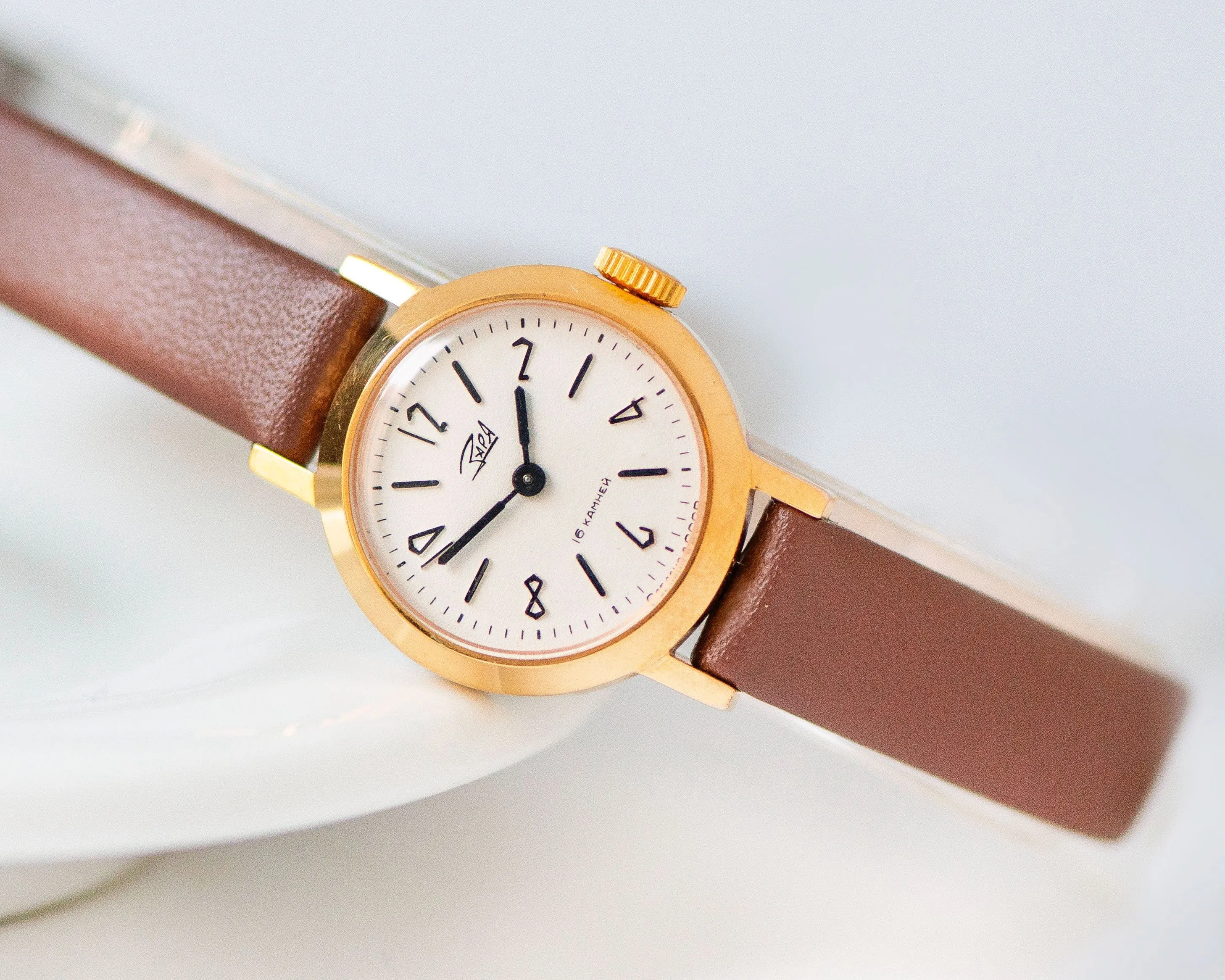 Unused women watch vintage classic Dawn, gold plated lady watch minimalist, shockproof lady watch jewelry gift, new premium leather strap