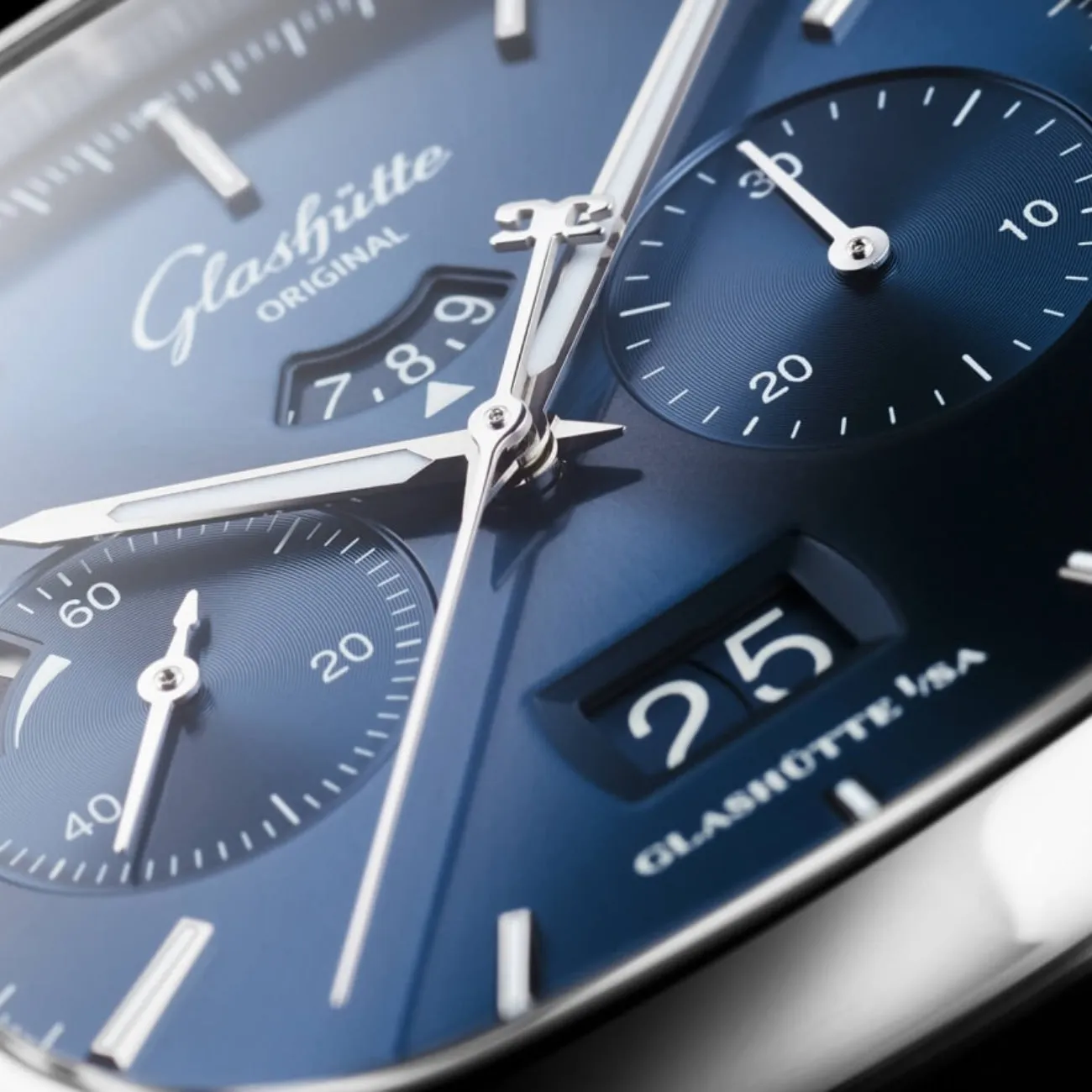 VINTAGE SEVENTIES CHRONOGRAPH PANORAMA DATE