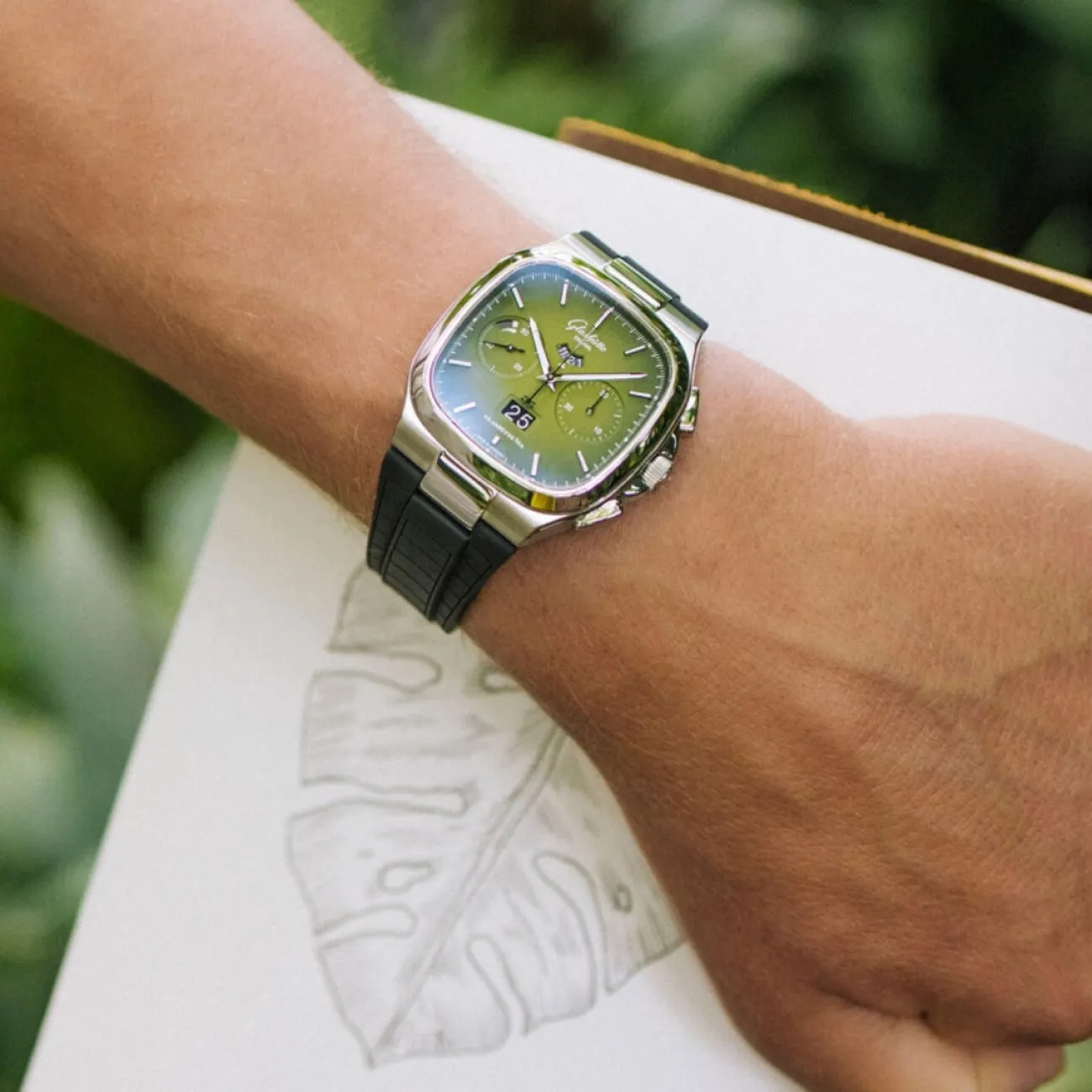 VINTAGE SEVENTIES CHRONOGRAPH PANORAMA DATE