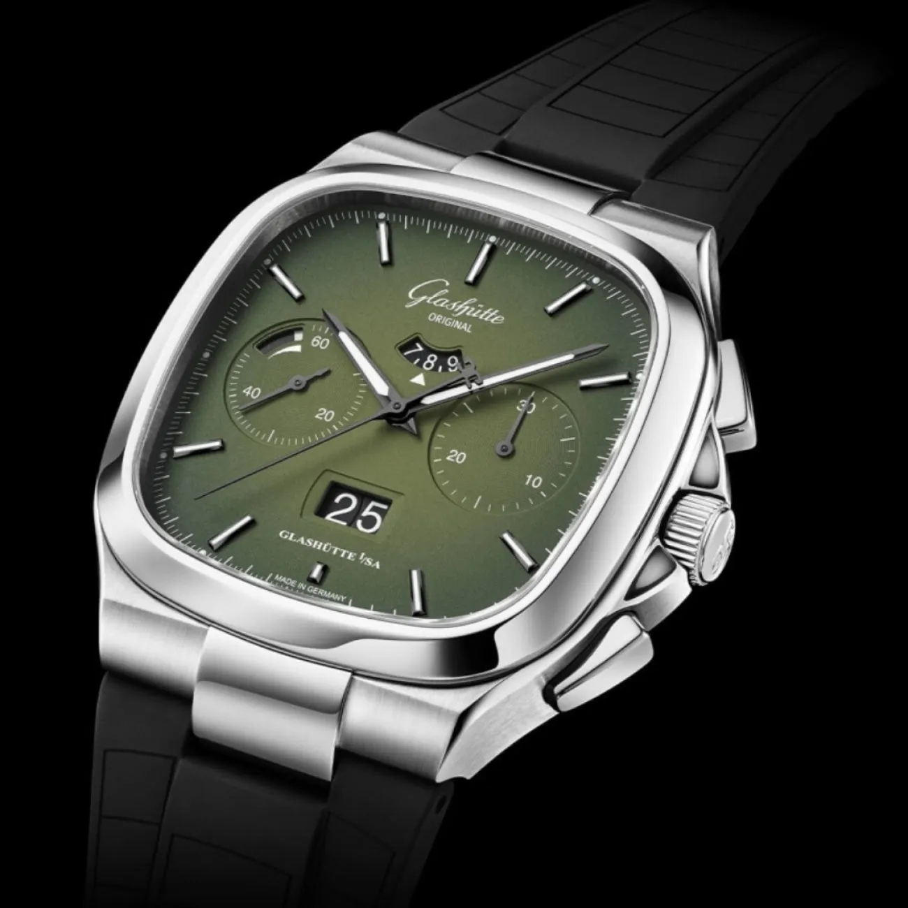 VINTAGE SEVENTIES CHRONOGRAPH PANORAMA DATE